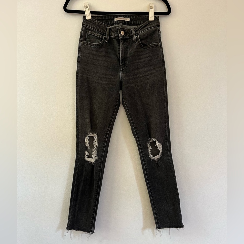Levi’s 721 Distressed High Rise Skinny Jean